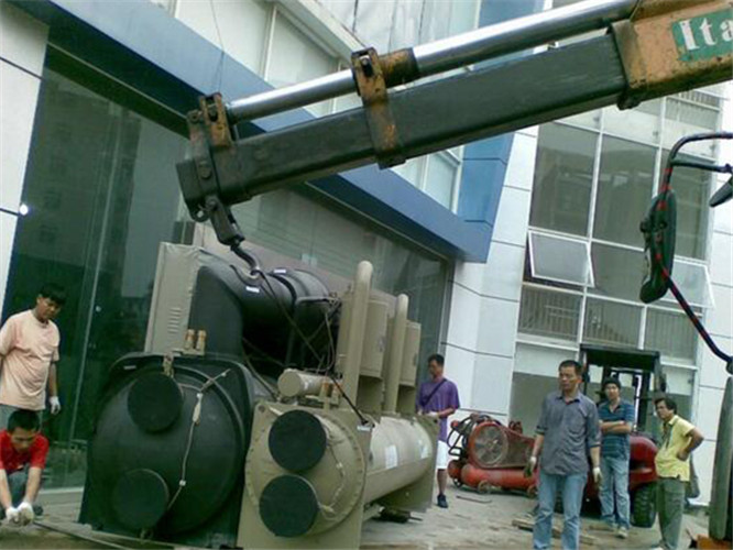 西峰区随车吊和汽车吊的核心区别是什么？哪种更省钱？