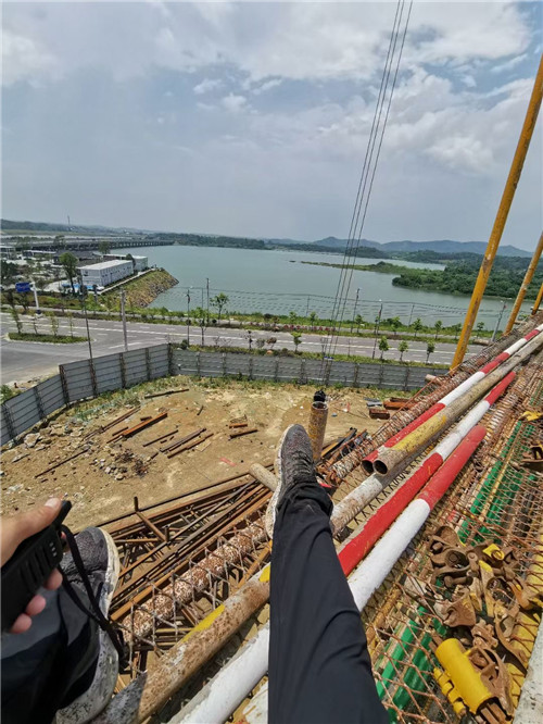 西峰区作业中发生设备损坏或人员意外，责任怎么划分？