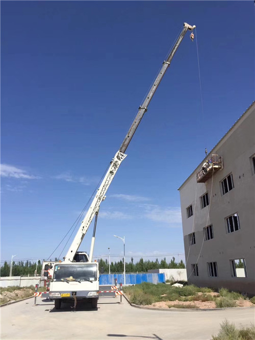 西峰区“轻装强干”—— 吊车的 “轻量化臂架” 技术